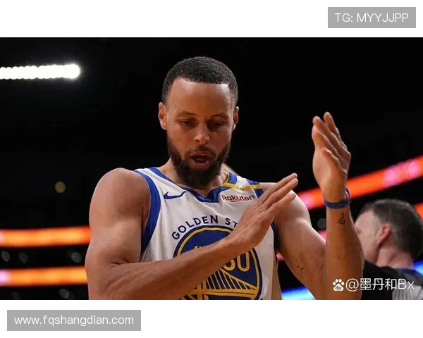 勇士与开拓者季前赛对决 库里精彩表现引领全场